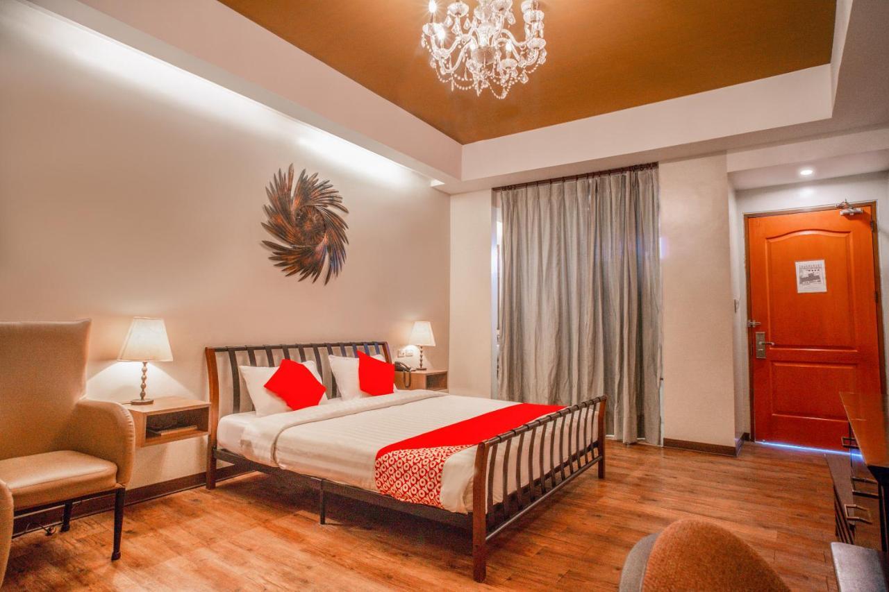 Oyo 579 Anisabel Suites Davao Экстерьер фото