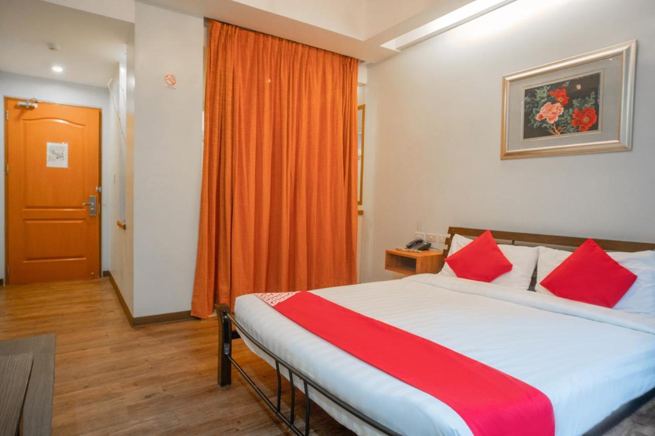 Oyo 579 Anisabel Suites Davao Экстерьер фото