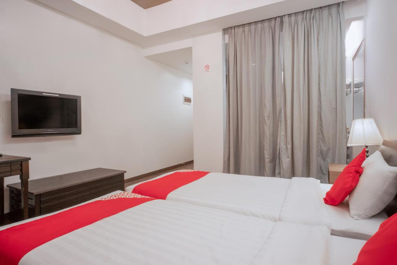 Oyo 579 Anisabel Suites Davao Экстерьер фото