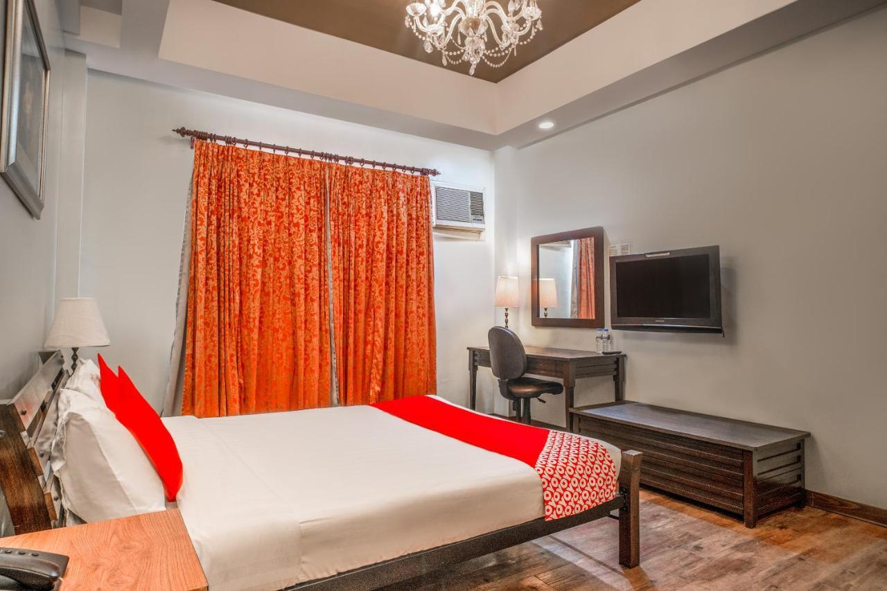 Oyo 579 Anisabel Suites Davao Экстерьер фото