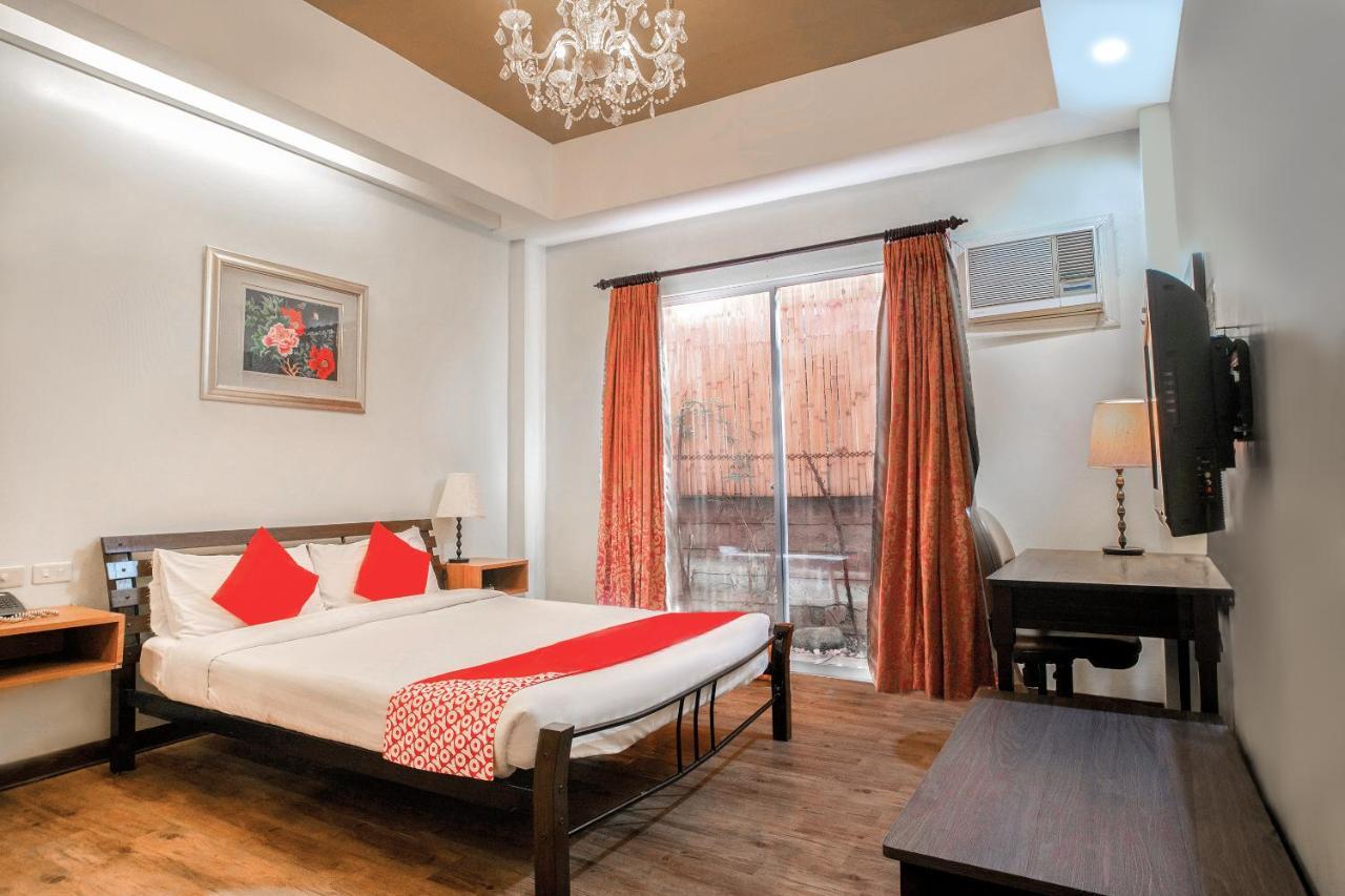 Oyo 579 Anisabel Suites Davao Экстерьер фото