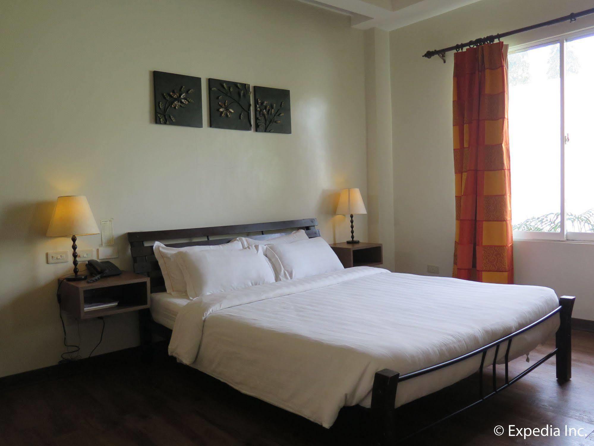 Oyo 579 Anisabel Suites Davao Экстерьер фото