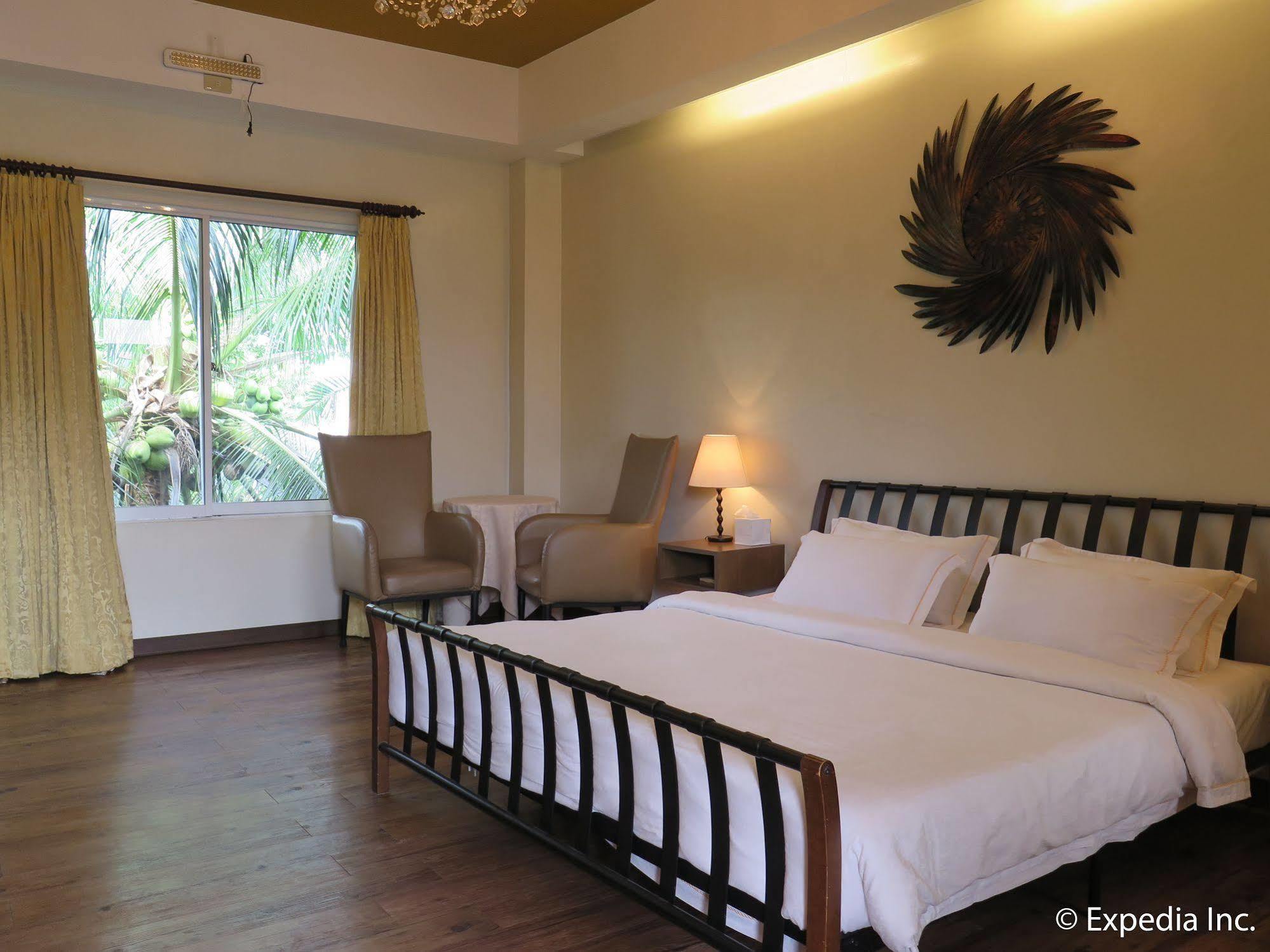 Oyo 579 Anisabel Suites Davao Экстерьер фото