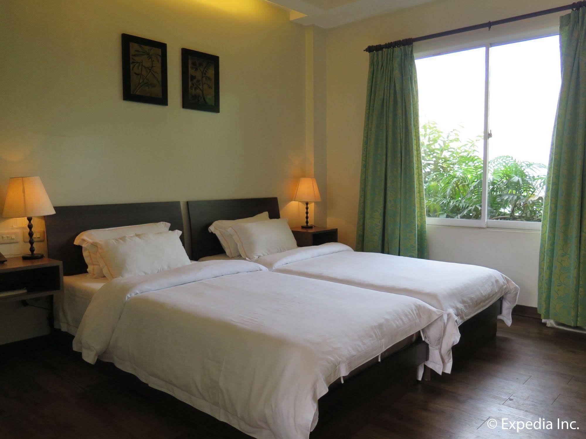 Oyo 579 Anisabel Suites Davao Экстерьер фото