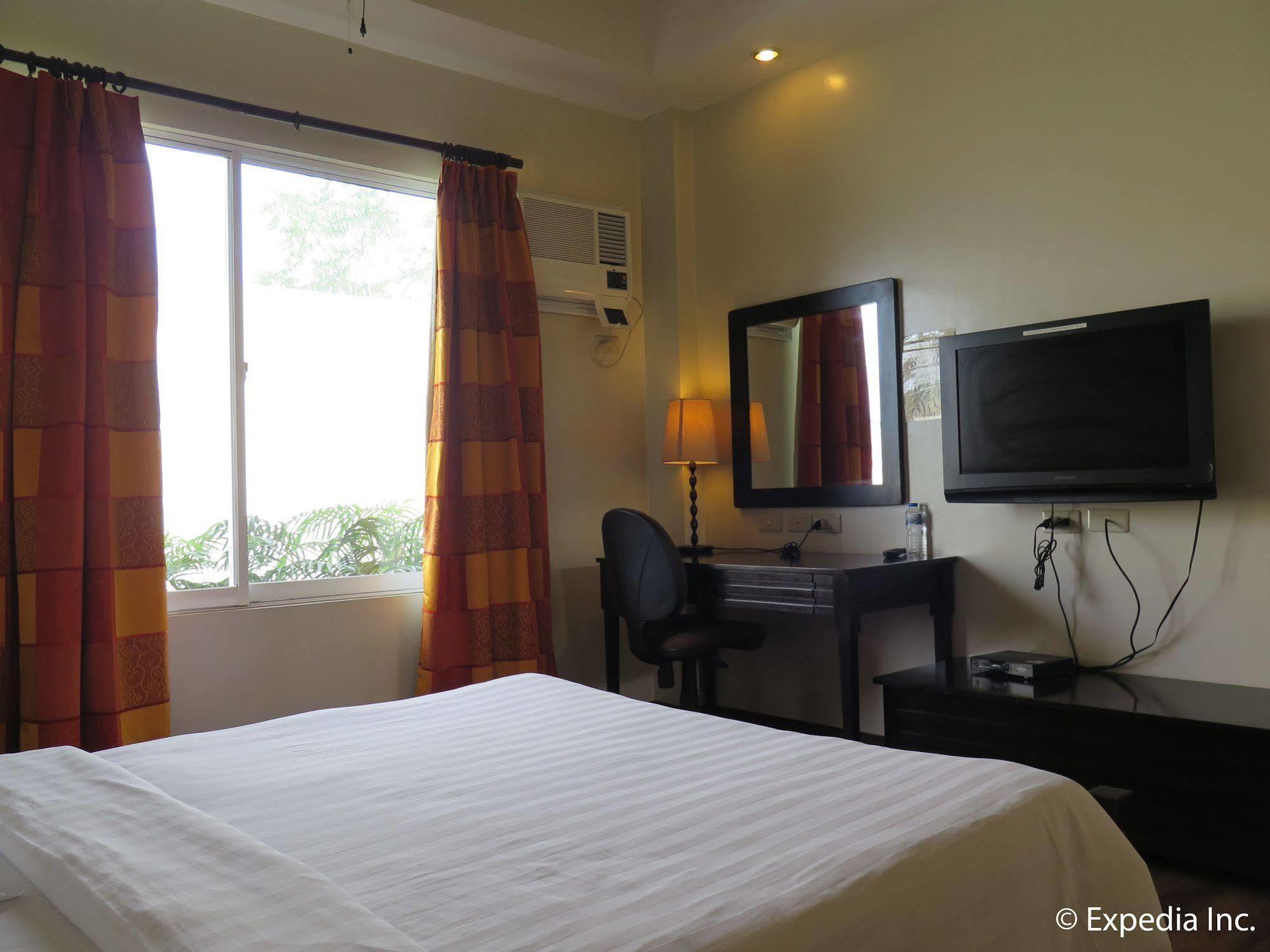 Oyo 579 Anisabel Suites Davao Экстерьер фото