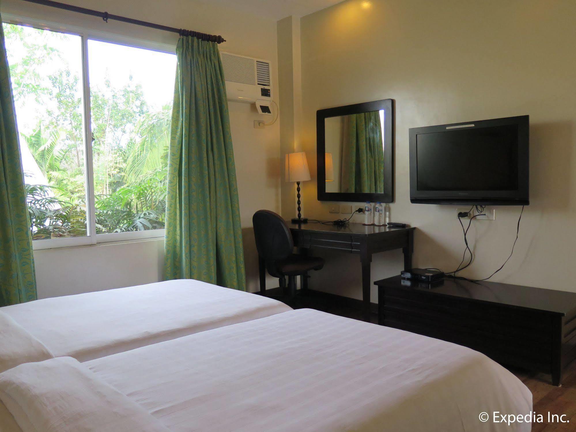 Oyo 579 Anisabel Suites Davao Экстерьер фото